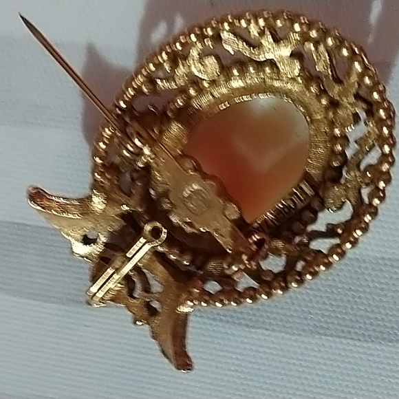 VTG Florenza Shell Cameo Brooch - Picture 3 of 7
